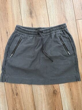 Athleta Drawstring Grey Mini Skirt with Zip Pockets